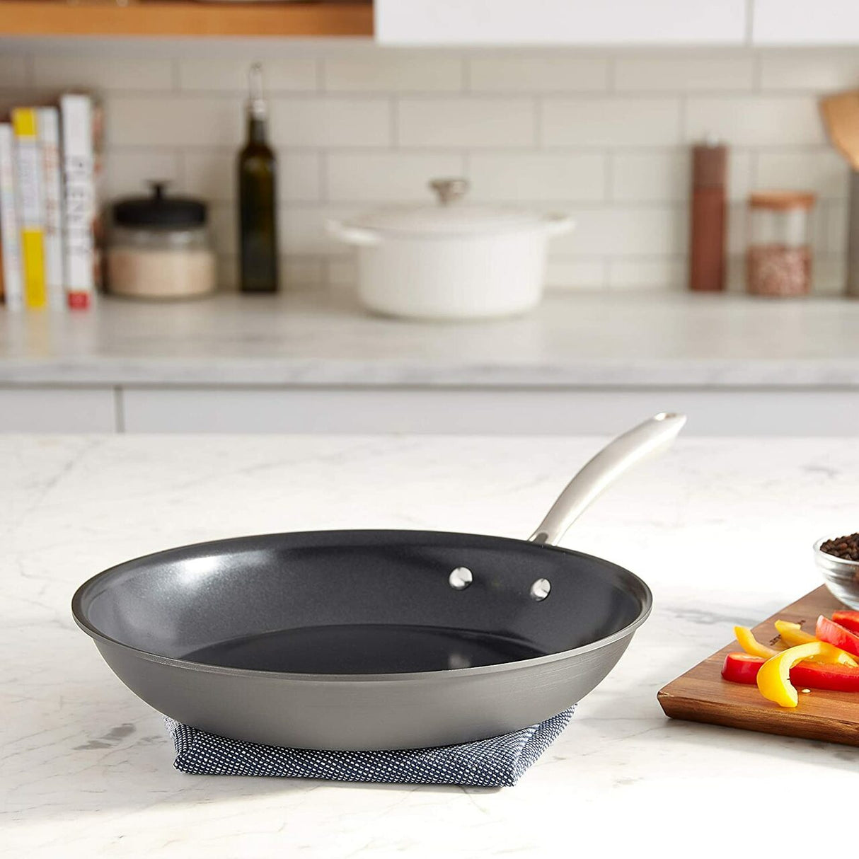 GG22-30HC | Cuisinart Skillet w/helpr 12'' Green Gourmet