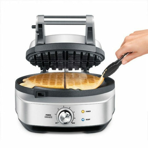 7 adjustable heat settings allow you to personalize your waffle!